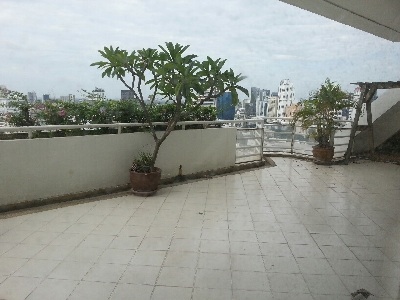 Big terrace condo for sale in Bangkok Sukhumvit. 420 sq.m. Furnished 3 bedrooms. Perfect for executive family. Rare to find!