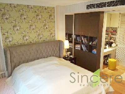 Good location condo for sale in Sukhumvit 23. Nice 3 bedrooms 107 sq.m. fully furnished.