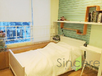 Good location condo for sale in Sukhumvit 23. Nice 3 bedrooms 107 sq.m. fully furnished.