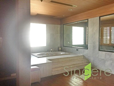 Penthouse with huge terrace for sale in Bangkok Sukhumvit Panaromic view 720 sq.m. Best Residential area Thonglor upscale zone heart of Bangkok. Walk easy close to BTS