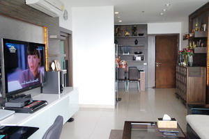 spacious one bedroom condo for sale in Sathorn area. fully furnished 73.25 sq.m. Easy access to expressway.