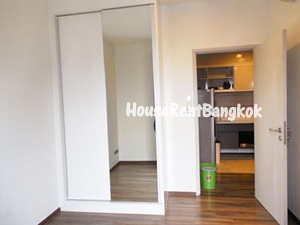 High-rise condo for RENT or SELL by Sukhumvit road, near Prakanong BTS, unit on high floor, facing SE, fully furnished.