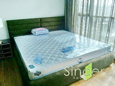 Condo for sale on main Sukhumvit road heart of Bangkok. Modern compound 2 bedrooms 73 sq.m. Nicely furnished. Want to sell!!!