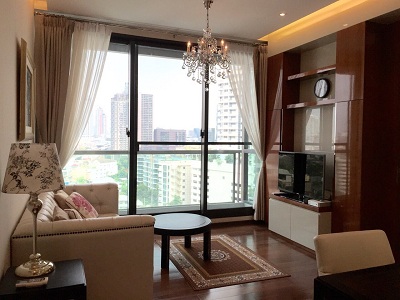 condo for sale in Bangkok Sukhumvit 28, Sale with tenant rent 69K/mth. Corner unit for 2 bedrooms 67 sq.m., Nice view of city. Walk to M District BTS