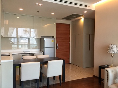 condo for sale in Bangkok Sukhumvit 28, Sale with tenant rent 69K/mth. Corner unit for 2 bedrooms 67 sq.m., Nice view of city. Walk to M District BTS