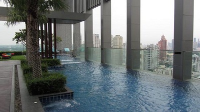 condo for sale in Bangkok Sukhumvit 28, Sale with tenant rent 69K/mth. Corner unit for 2 bedrooms 67 sq.m., Nice view of city. Walk to M District BTS