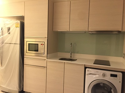 Urgent Sale Brand new Condo in Sukhumvit 43, 1 bedroom with Fully Furnishedใ Near Propmpong-Thonglor BTS