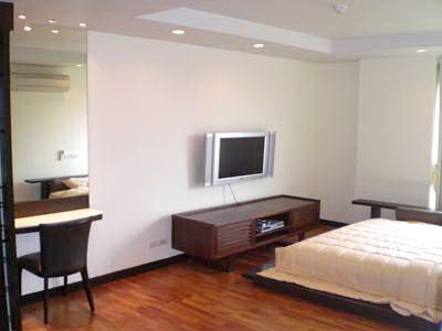 Condo for sale in Bangkok Sukhumvit walk to Ekamai BTS. 3 bedroom 191.5 sq.m. Nice residential area.