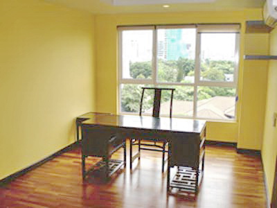 Condo for sale in Bangkok Sukhumvit walk to Ekamai BTS. 3 bedroom 191.5 sq.m. Nice residential area.