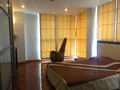 Condo for sale in Sukhumvit 15, Near by NIST school. 3 bedrooms ,Nice living area