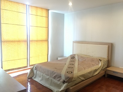 Condo for sale in Sukhumvit 15, Near by NIST school. 3 bedrooms ,Nice living area