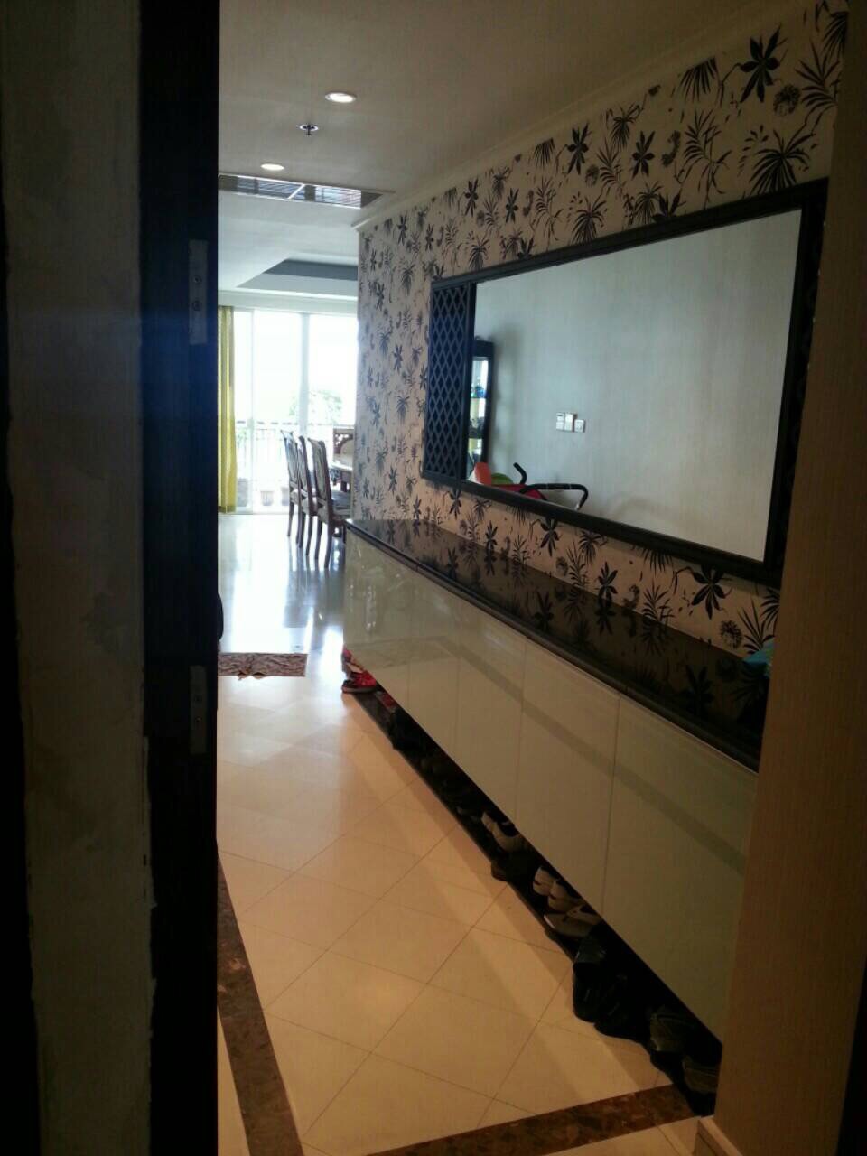 Condo for sell in Sukhumvit 11 3bed 230sqm<br />
fully furnished 1 study 1maid