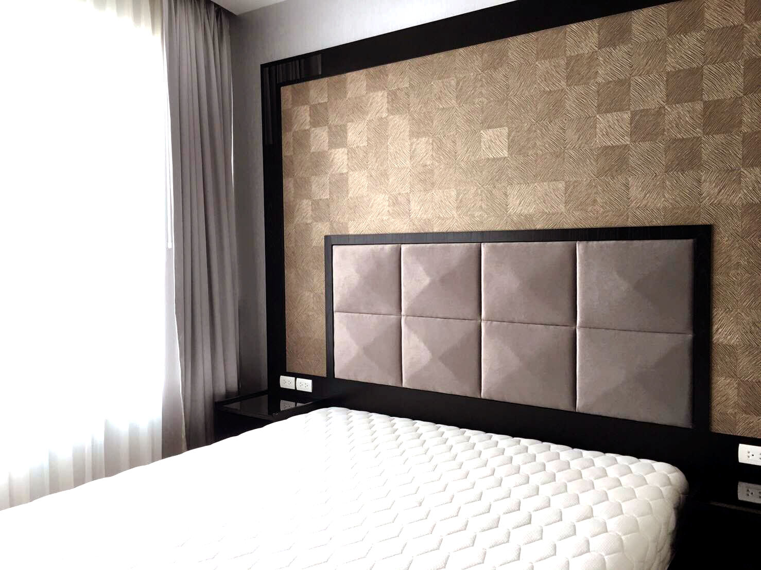 Best location condominium for sale and rent in Sukhumvit 39 decorate luxury and closed to Prompong BTS 2 BRs 77 sq.m.