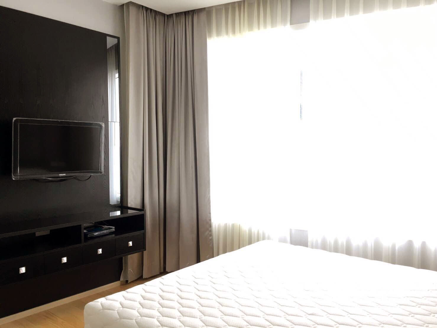 Best location condominium for sale and rent in Sukhumvit 39 decorate luxury and closed to Prompong BTS 2 BRs 77 sq.m.