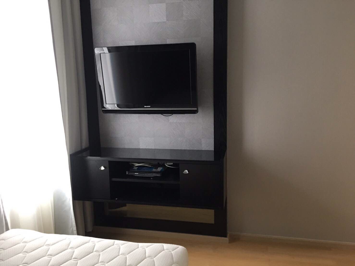 Best location condominium for sale and rent in Sukhumvit 39 decorate luxury and closed to Prompong BTS 2 BRs 77 sq.m.