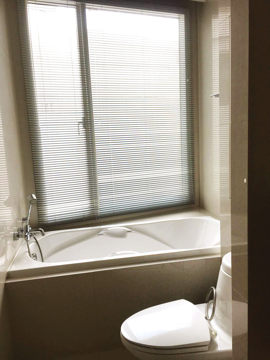 Best location condominium for sale and rent in Sukhumvit 39 decorate luxury and closed to Prompong BTS 2 BRs 77 sq.m.