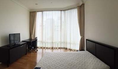 Sell with Tenants luxury condo at Sukhumvit 31, Nice view, 3 bedrooms 143 sqm.