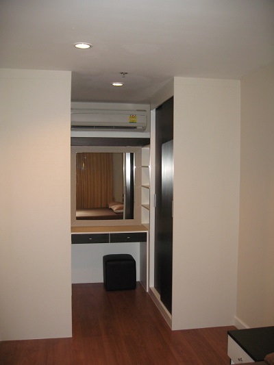 Condo for Rent! Sukhumvit 26 ! 1 Bedrooms !! fully-furnished  <br />
High Floor  BTS Prompong