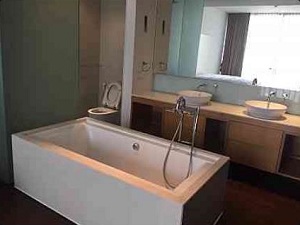 Condo for rent!!  2 bedrooms 140 sq.m.