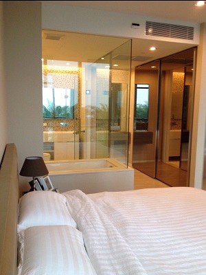 Condo for Rent!! The Room Sukhumvit 21 , 50 Sq.m. Garden and pool view, best location in building!!