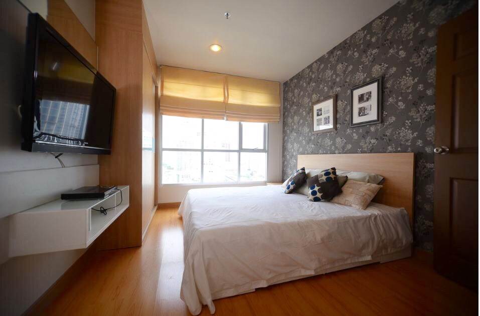 Condo for Rent!! Life@ Sukhumvit,17 floors, 60 Sq.m., 2 Beds, 2 Baths, Rooftop Swimming pool, Pha kanong BTS