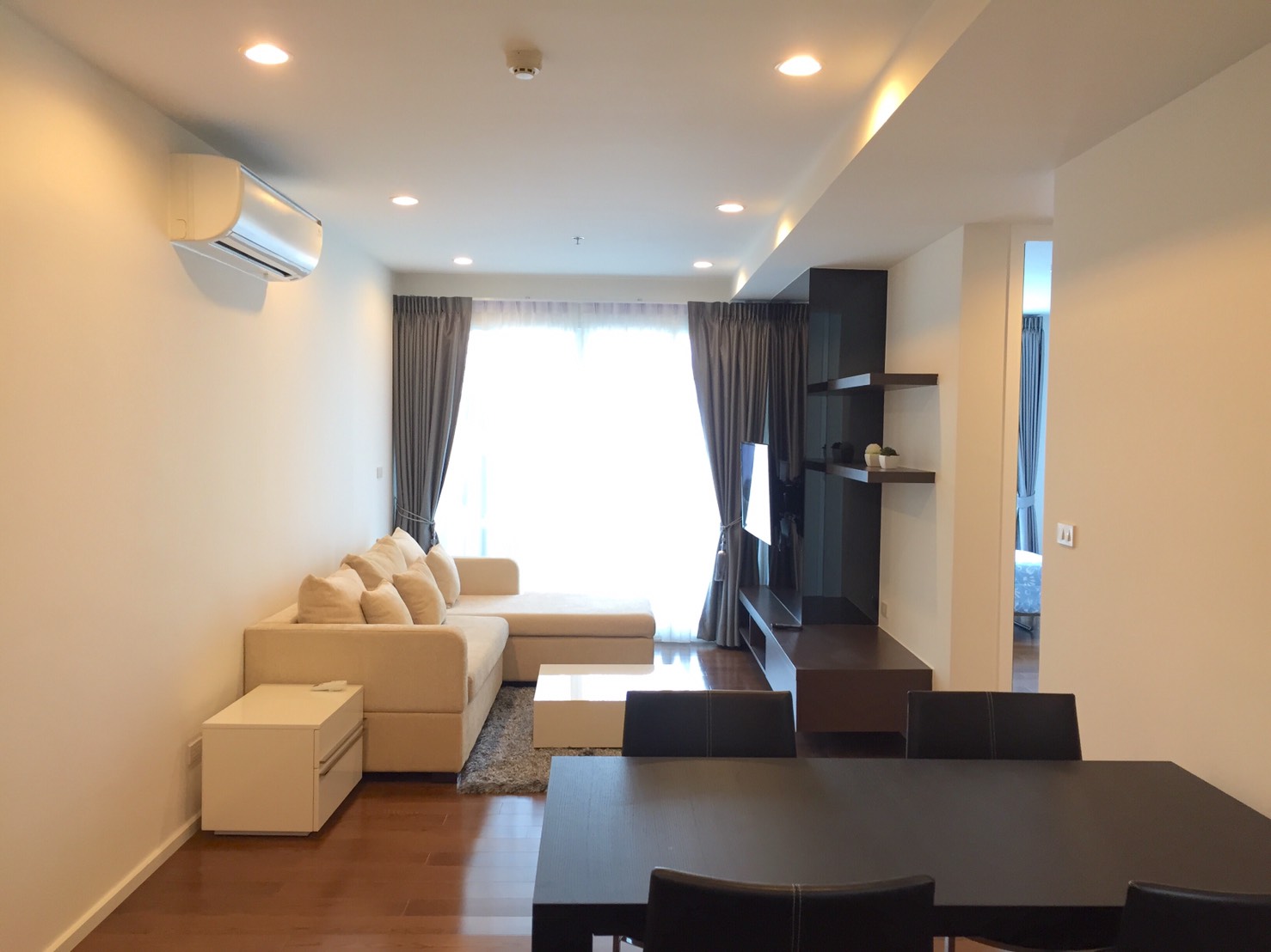 Condo for Rent 5 mins walking to BTS, Asoke-Sukhumvit, 2 Bedrooms, fully furhished, 82.5 Sq.m.