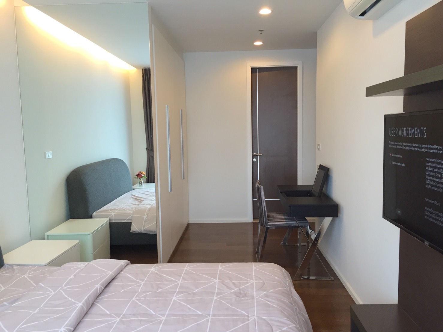 Condo for Rent 5 mins walking to BTS, Asoke-Sukhumvit, 2 Bedrooms, fully furhished, 82.5 Sq.m.