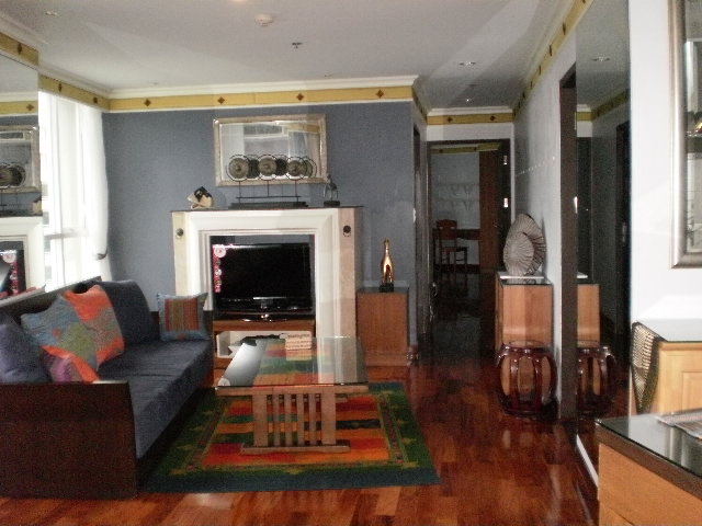 Condo for rent!! Urbana Langsuan, High floor, City view, 2 bedrooms 90 sq.m. Walk to Chidlom BTS.