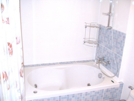 Condo for rent!! Urbana Langsuan, High floor, City view, 2 bedrooms 90 sq.m. Walk to Chidlom BTS.