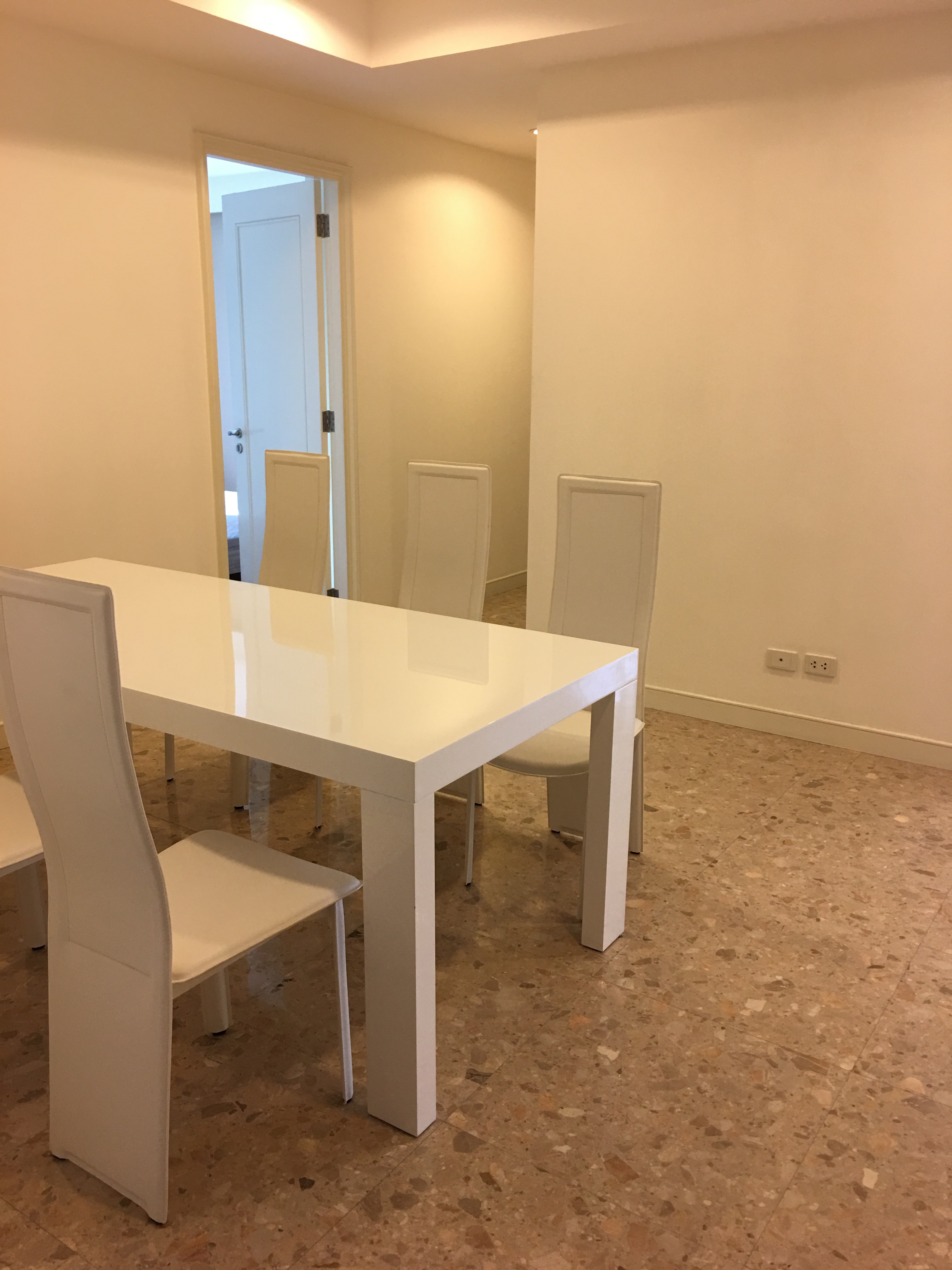 Hamptom Thonglor condo for rent in Bangkok, 2 bedrooms 90 sq.m. Near Thonglor BTS.