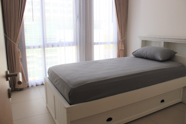 Brand new!! The Lofts Ekkamai condo for rent in Bangkok. 2 bedrooms, Size 74 sqm. Walk to Ekkamai BTS.