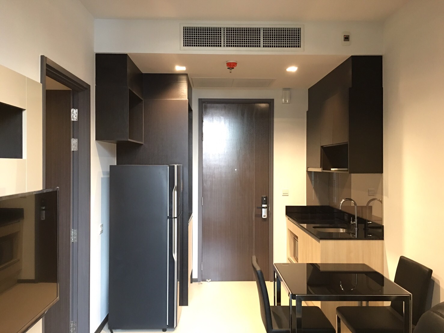 Condo for Rent!! Edge Sukhumvit 23,1 bed Size 30 Sq.m. Near BTS Asok and MRT Sukhumvit.