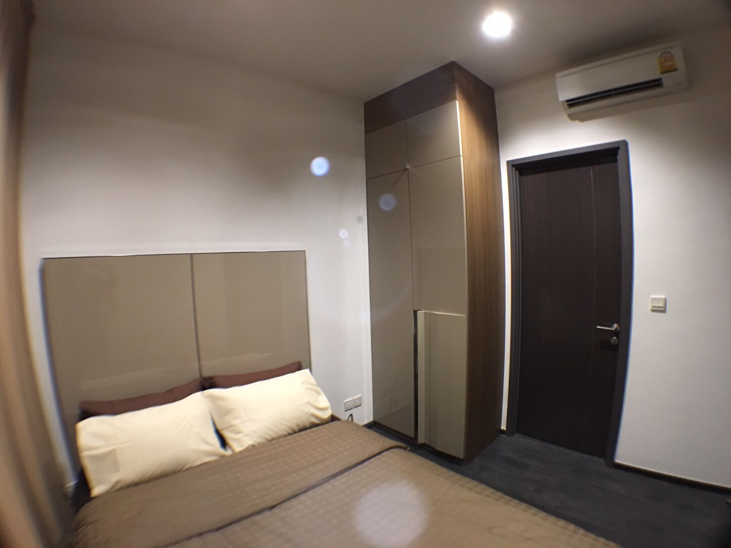 Condo for Rent!! Edge Sukhumvit 23,1 bed Size 30 Sq.m. Near BTS Asok and MRT Sukhumvit.