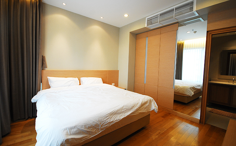 The Emporio Place Sukhumvit 24 condo for rent/sale, 1 bedroom 46.2 Sq.m. High floor, Facing  North, Near Phrom Phong BTS.