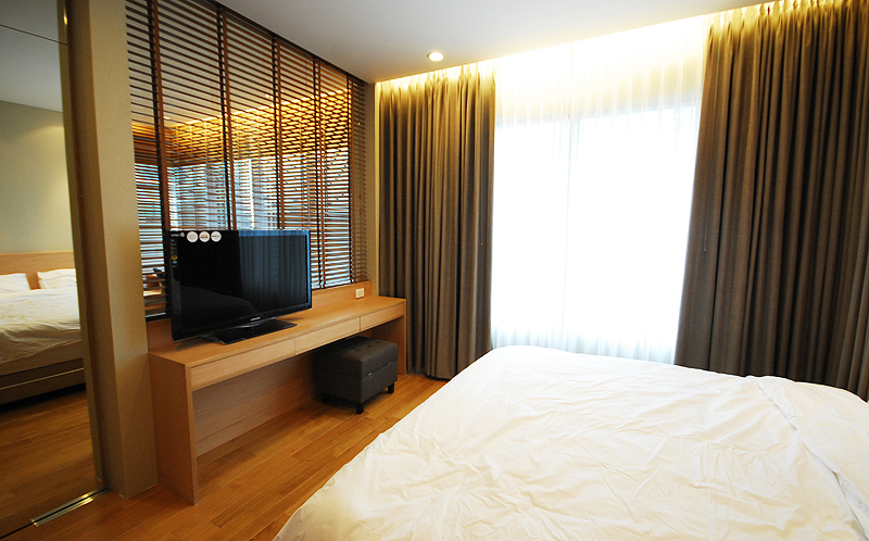 The Emporio Place Sukhumvit 24 condo for rent/sale, 1 bedroom 46.2 Sq.m. High floor, Facing  North, Near Phrom Phong BTS.