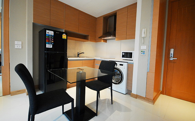 The Emporio Place Sukhumvit 24 condo for rent/sale, 1 bedroom 46.2 Sq.m. High floor, Facing  North, Near Phrom Phong BTS.