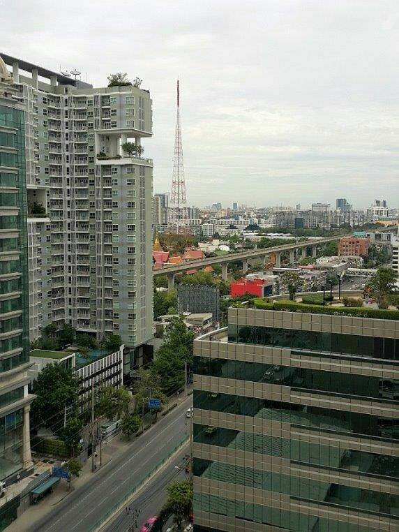 My Resort condo for sale in Bangkok, 2 bedroom 72 sq.m. High floor, Walking distance to the Petchburi station.