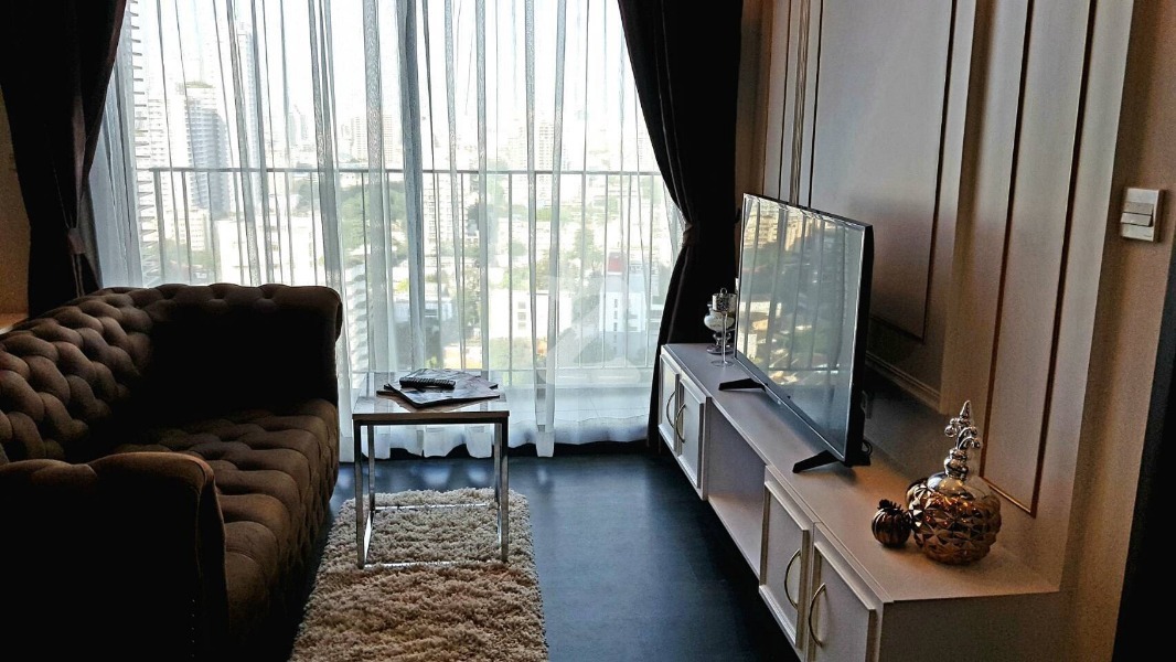 Edge Sukhumvit 23 condo for rent in Bangkok,1 bed 42 Sq.m. Walk to BTS Asok and MRT Sukhumvit.