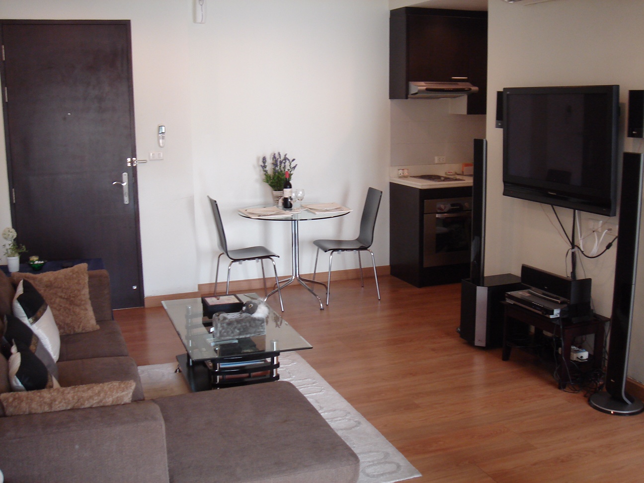 The Address Sukhumvit 42, Close to Ekamai BTS. Fully furnished 1 bedroom, 45.5 Sq.m. walk to Ekkamai BTS station