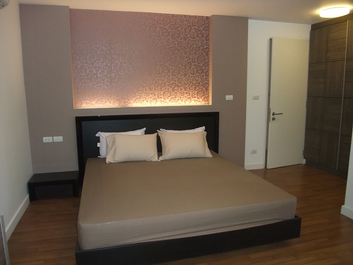 The Clover Thonglor 18 condo for rent/sale in Bangkok 2 bedrooms, 70.01 sq.m. Pool view, Near Thong lor BTS
