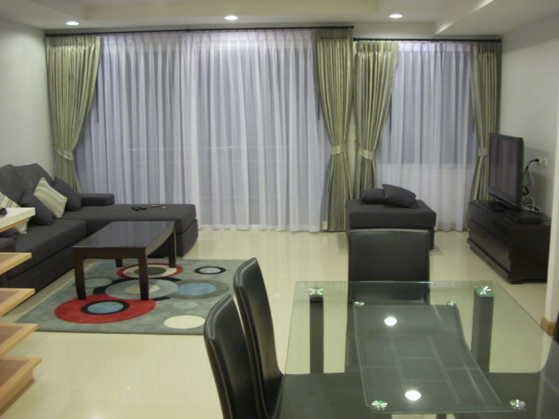 The Rise Sukhumvit 39, Fully furnished 2 bedroom, 102 Sq.m. Close to Phrom Phong BTS station