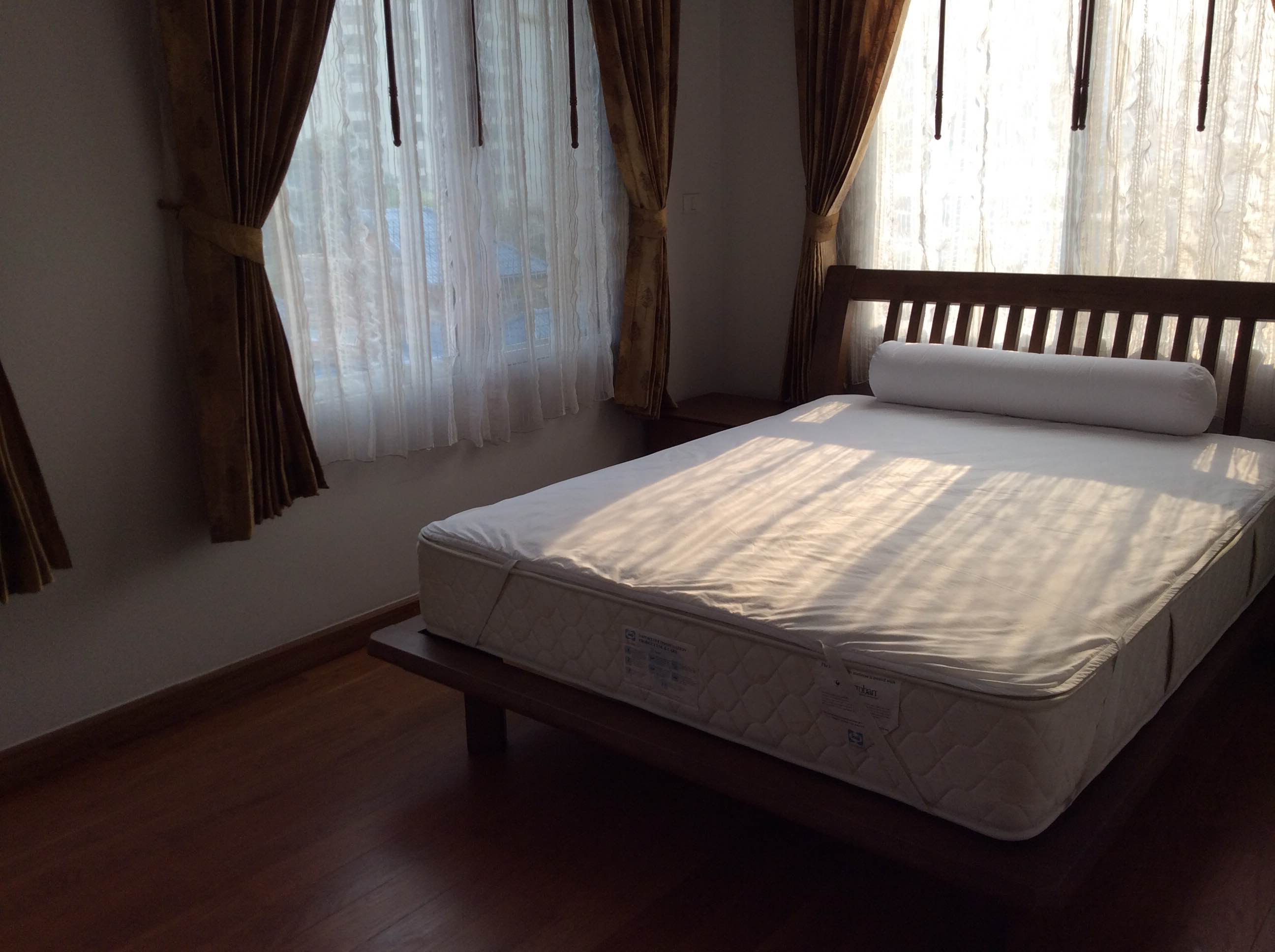 The Rise Sukhumvit 39, Fully furnished 2 bedroom, 102 Sq.m. Close to Phrom Phong BTS station