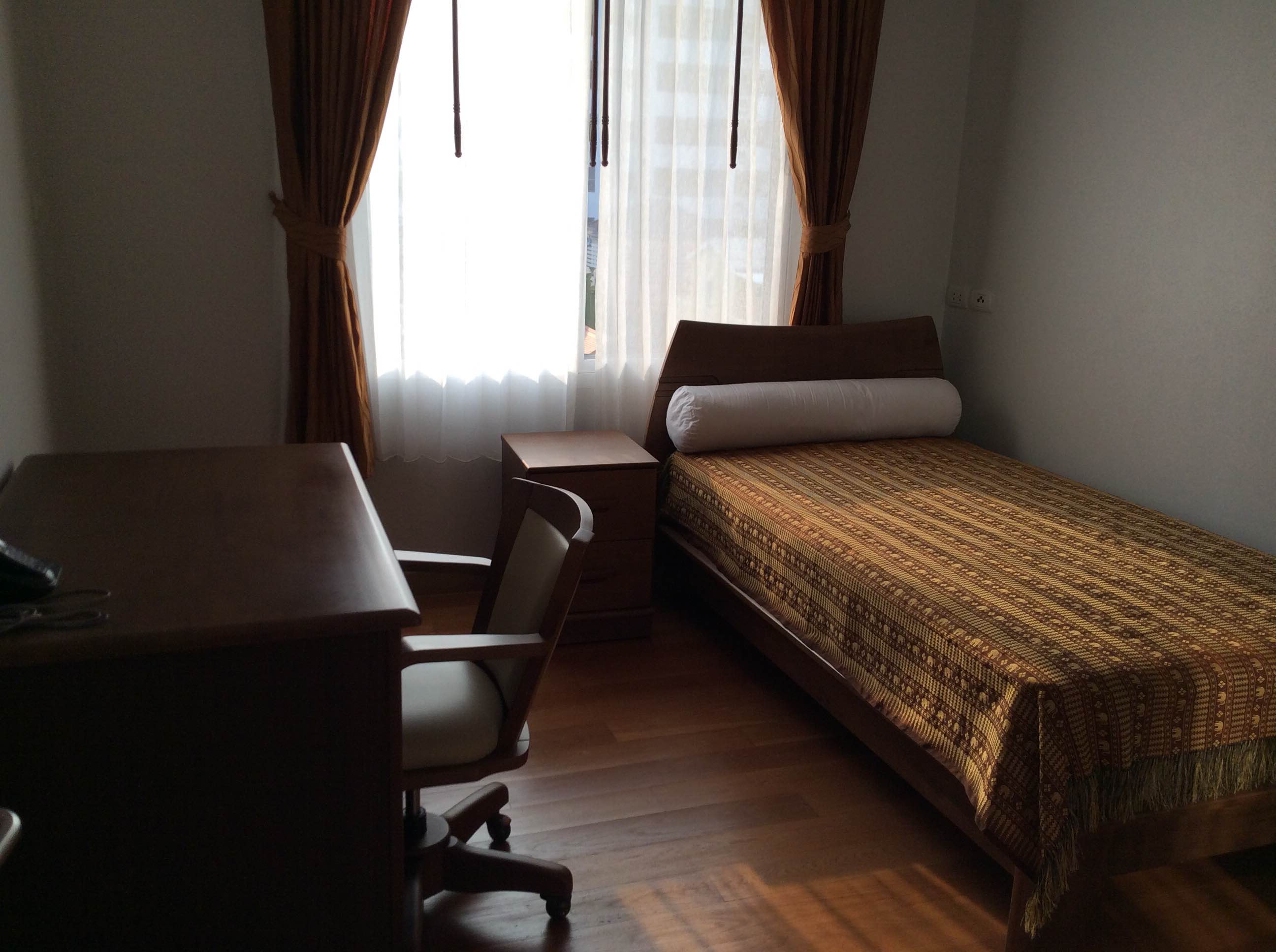 The Rise Sukhumvit 39, Fully furnished 2 bedroom, 102 Sq.m. Close to Phrom Phong BTS station