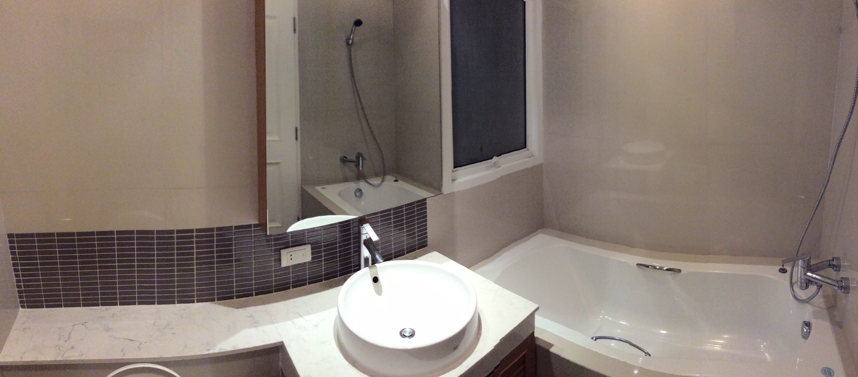 The Rise Sukhumvit 39, Fully furnished 2 bedroom, 102 Sq.m. Close to Phrom Phong BTS station