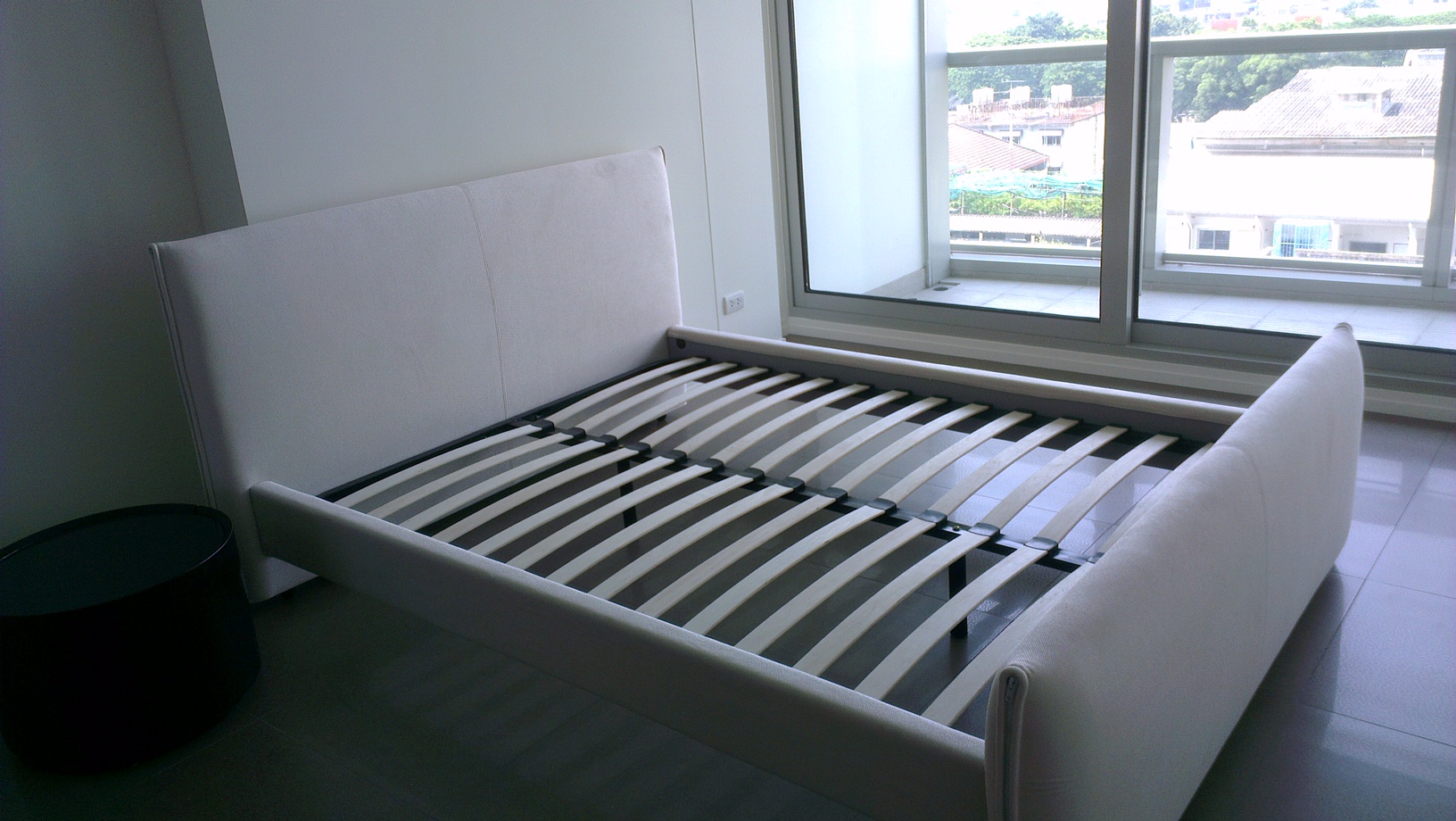 Condo for sale/rent in Bangkok The River condo ,68 sq.m. 1 bedroom fully furnished.
