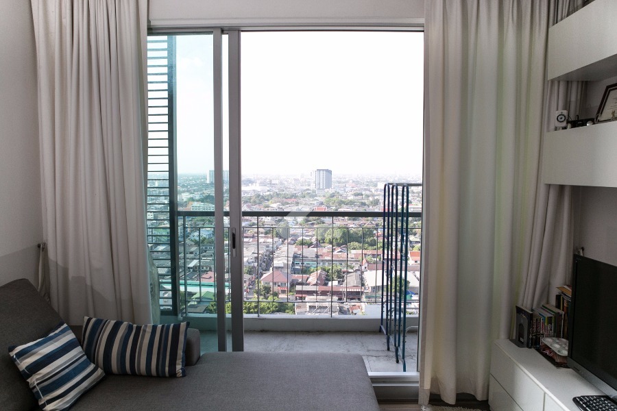 The Room Sathorn-Taksin, High Floor, Good view, 2 bedroom, 67 Sq.m. Close to Talat Phlu BTS station