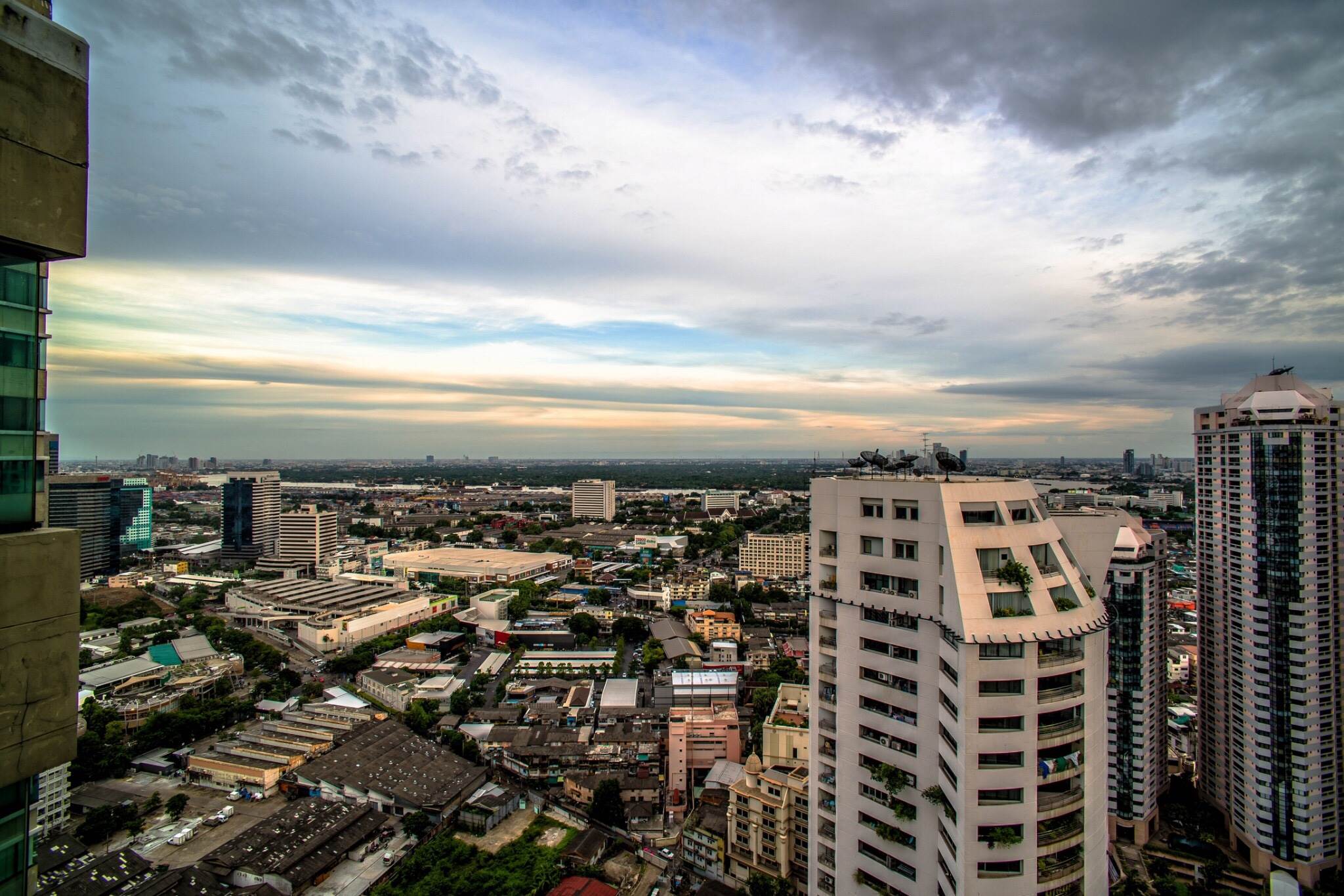 RENT/SALE Modern Luxury Penthouse at The Emporio Place Sukhumvit 24 with River view, 3 bed  170 Sq.m. close to Phrom Phong Bts.