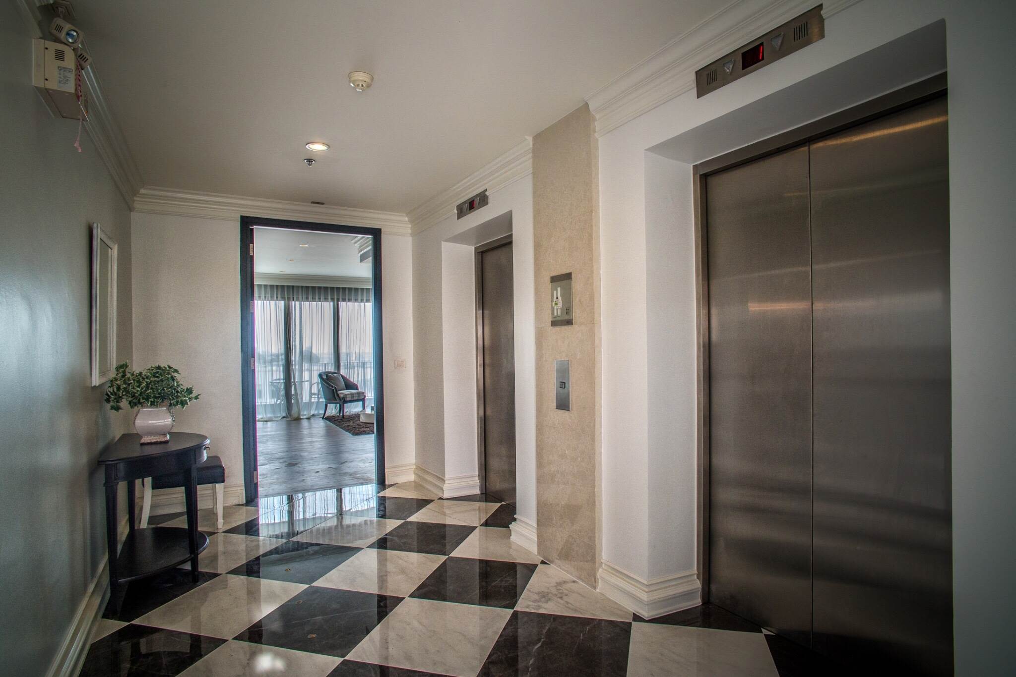 RENT/SALE Modern Luxury Penthouse at The Emporio Place Sukhumvit 24 with River view, 3 bed  170 Sq.m. close to Phrom Phong Bts.