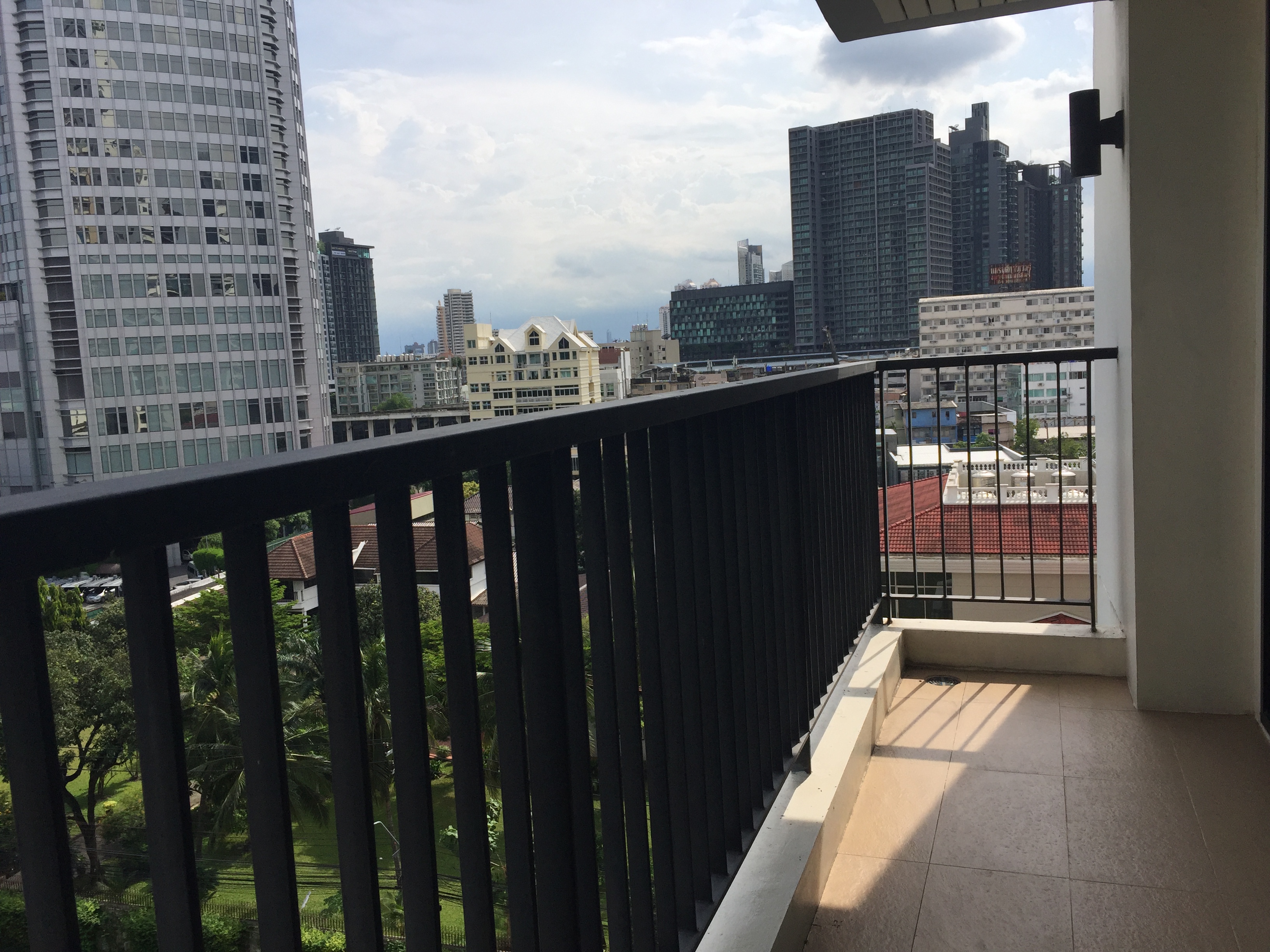 Condo for rent/sale 3 bedroom 119 sq.m. Corner room, Nice view, Walk to Thong lor station.