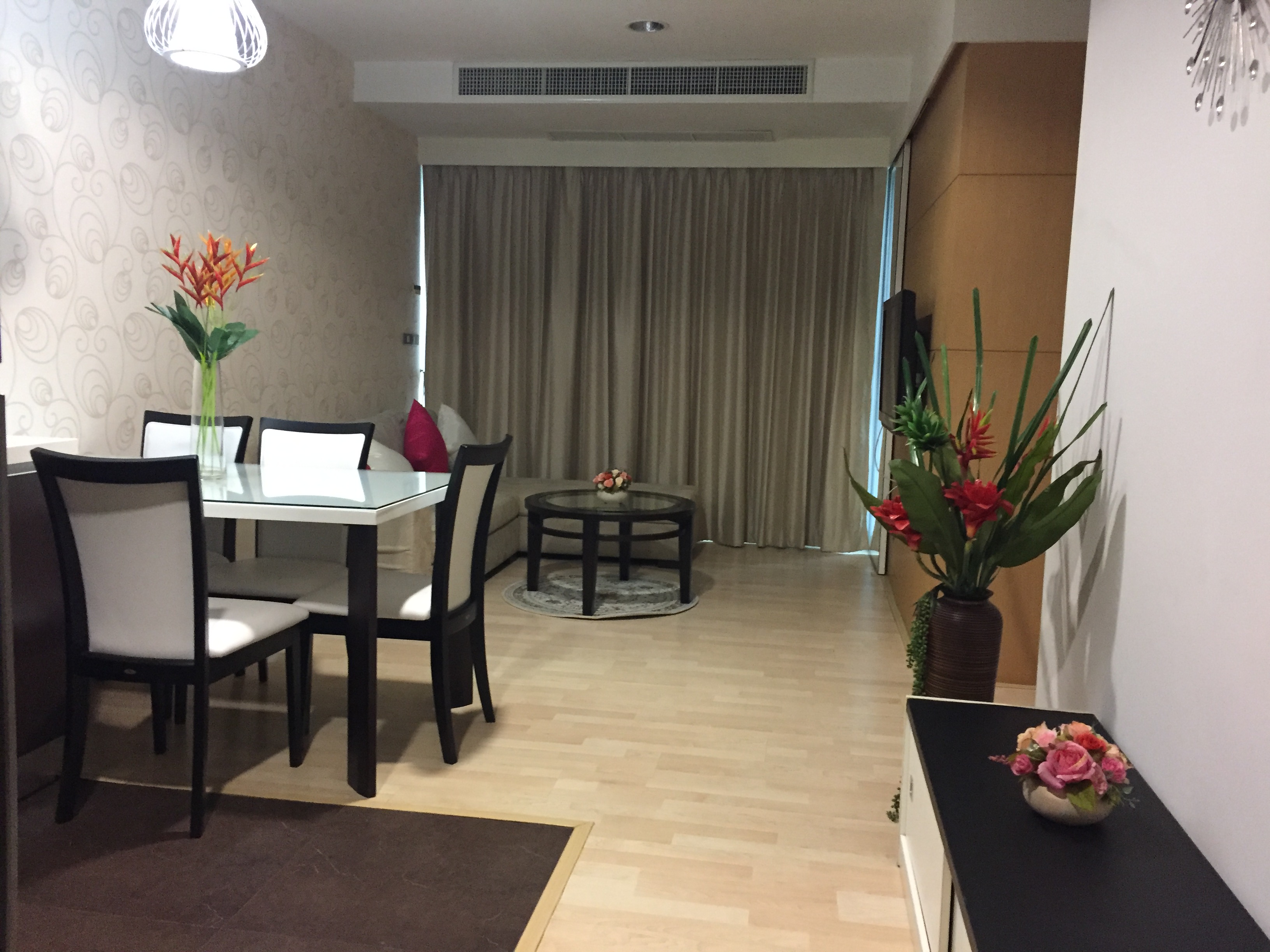 Condo for rent/sale in Sukhumvit 59, 2 bedroom 66.17 sq.m. Corner room, High floor and good view, Walk to Thong lor station.